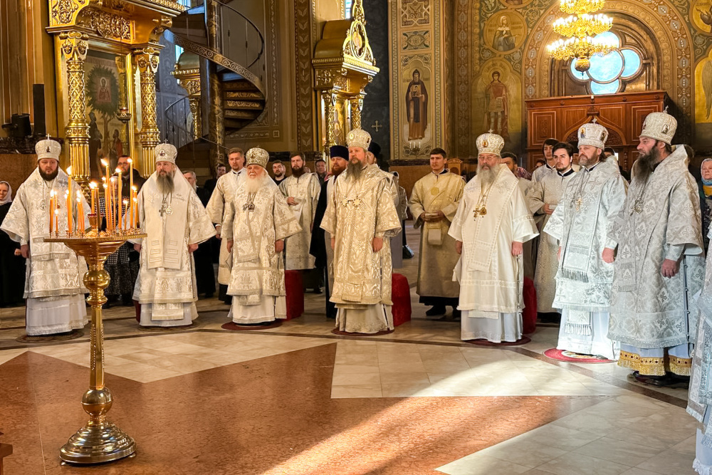 Митрополит Кирилл принял участие в отпевании новопреставленного митрополита Вениамина (Зарицкого)