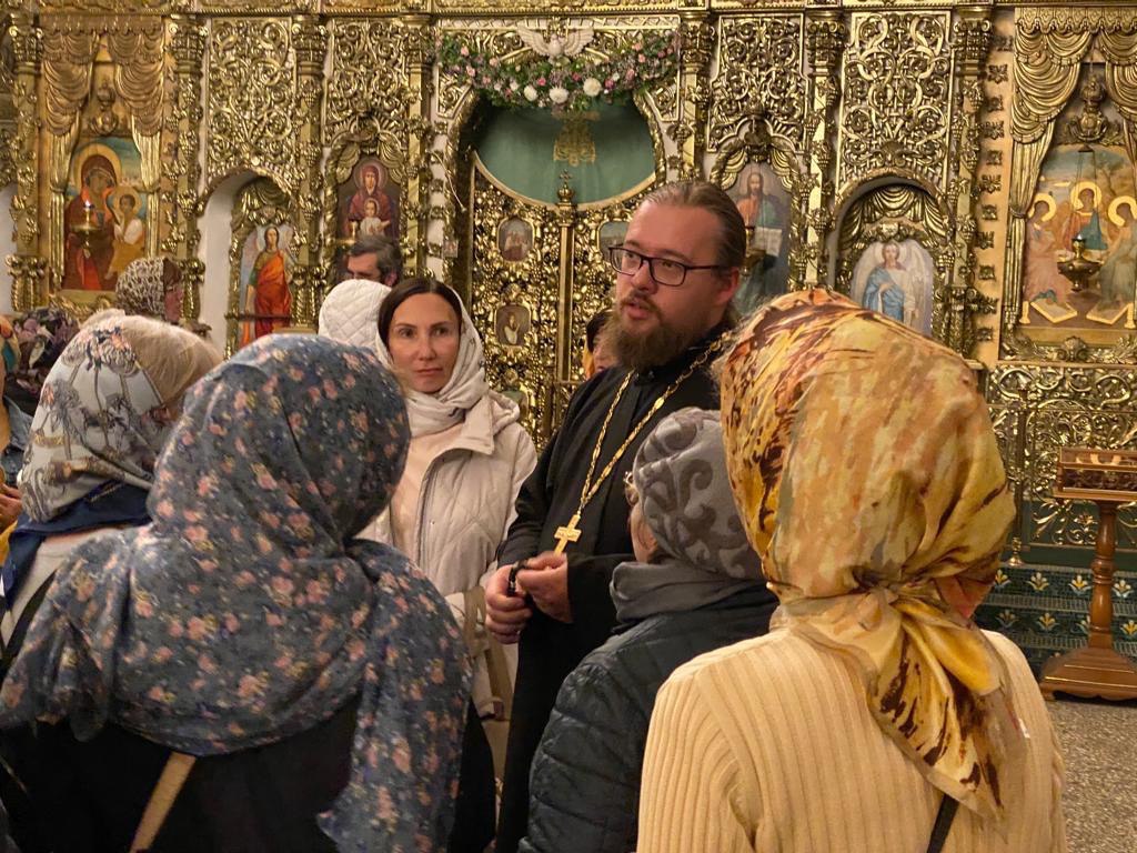 Сотрудники Миссионерского отдела Казанской епархии проводят просветительские беседы с экскурсоводами Раифской обители