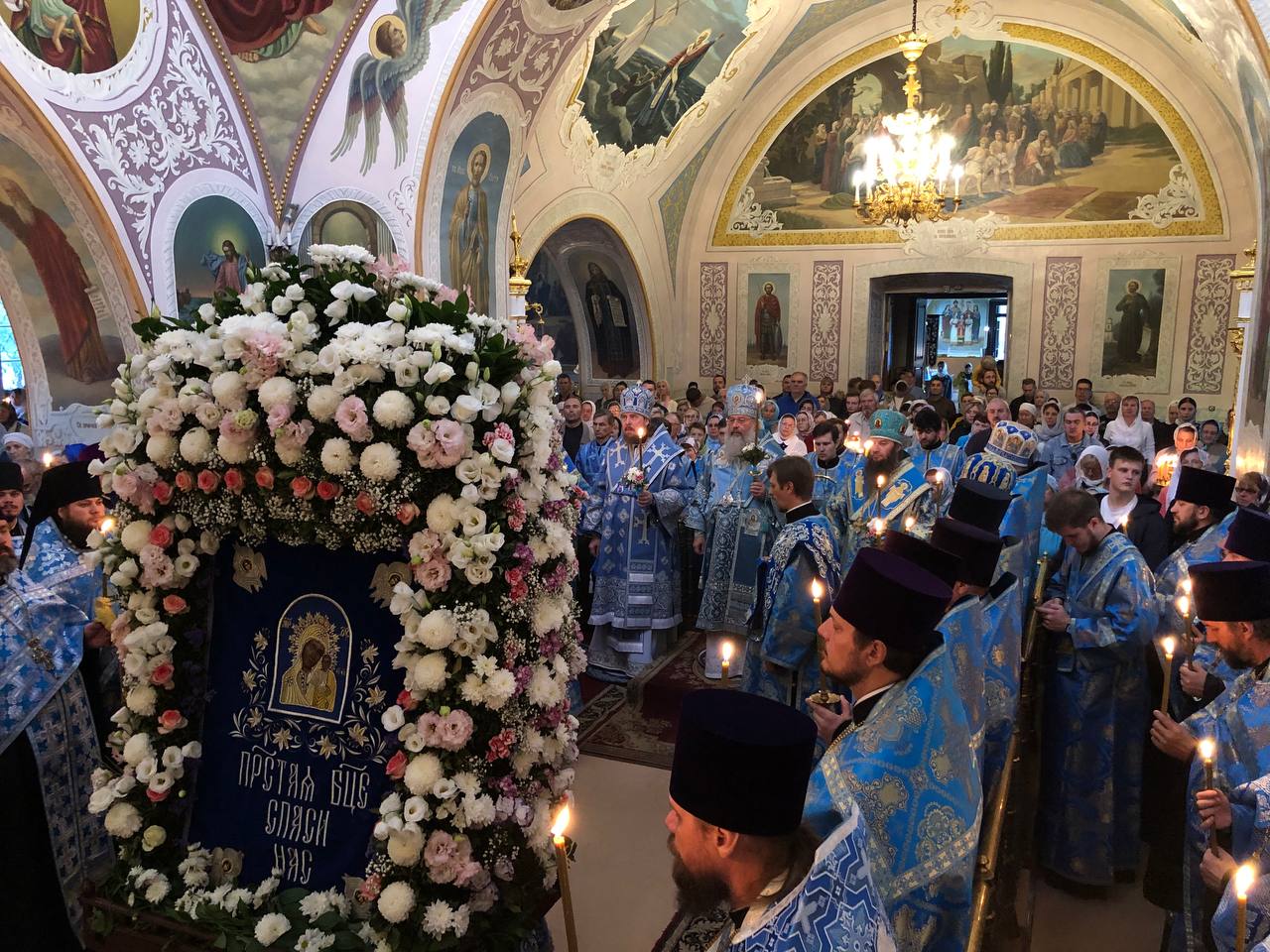 В канун праздника Рождества Богородицы митрополит Кирилл совершил всенощное бдение в Никольском соборе Оренбурга