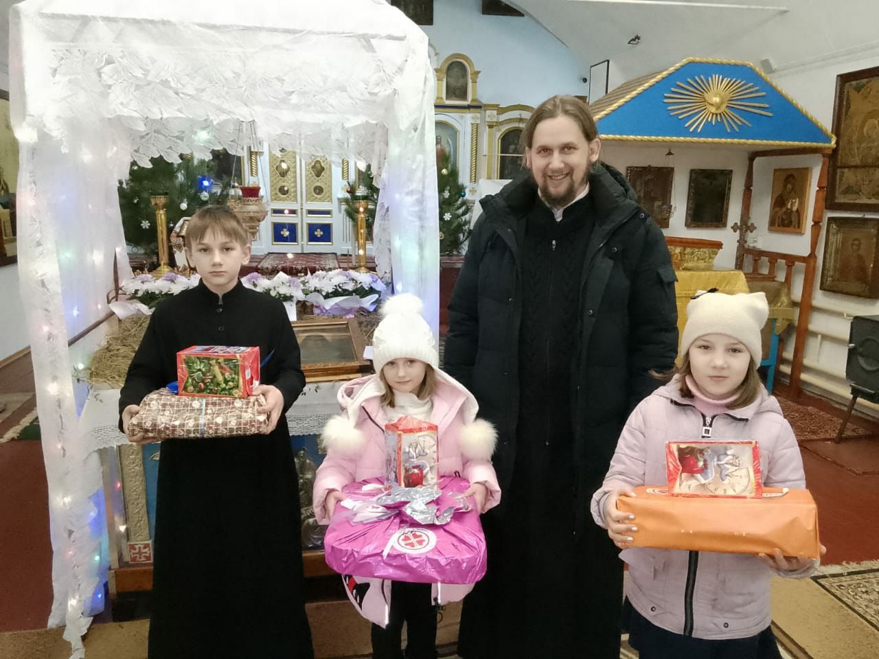 Служба «Милосердие – Казань» передала рождественские подарки детям города Лисичанска