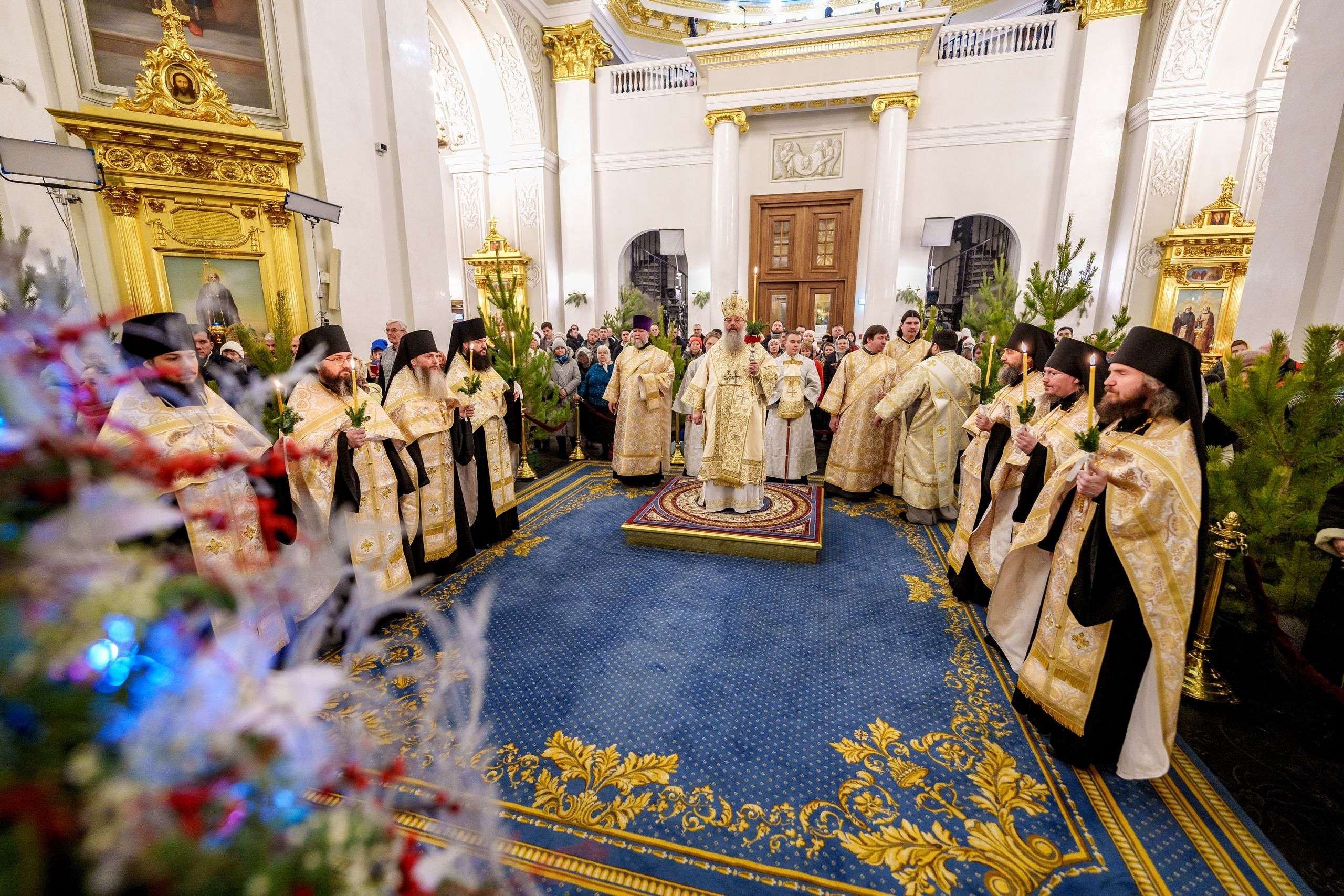 В канун праздника Рождества Христова митрополит Кирилл совершил всенощное бдение в Казанском кафедральном соборе