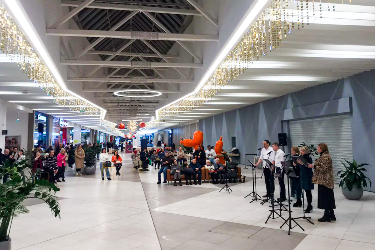 В заключительный день новогодних каникул в казанском торговом центре прошёл Рождественский концерт
