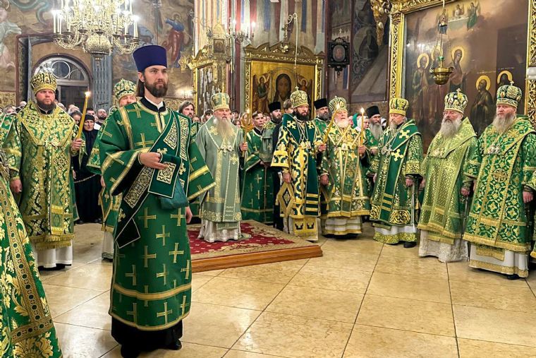 В канун дня памяти преподобного Сергия Радонежского митрополит Кирилл принял участие в всенощном бдении в Троице-Сергиевой лавре