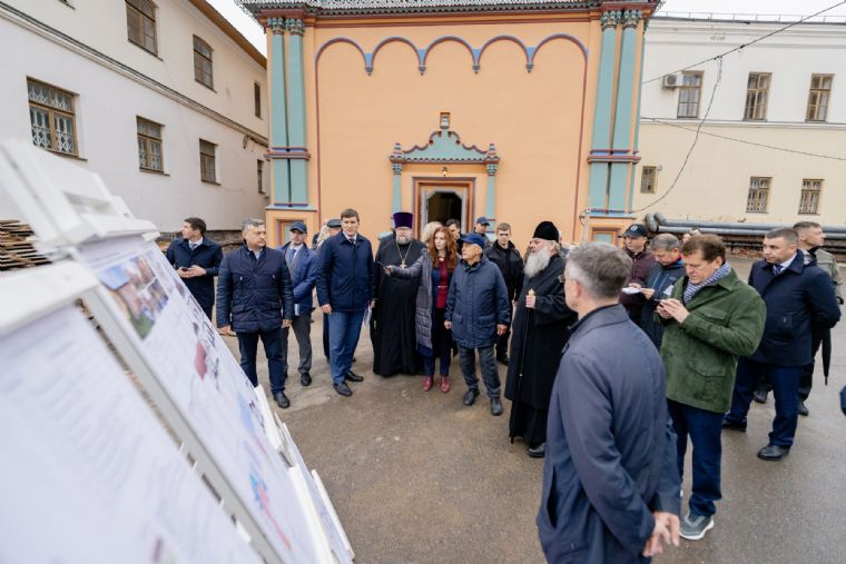 Раис Татарстана посетил Петропавловский собор города Казани