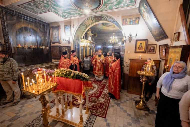 В канун дня памяти Ярославских чудотворцев в одноимённом храме Казани состоялось архиерейское богослужение