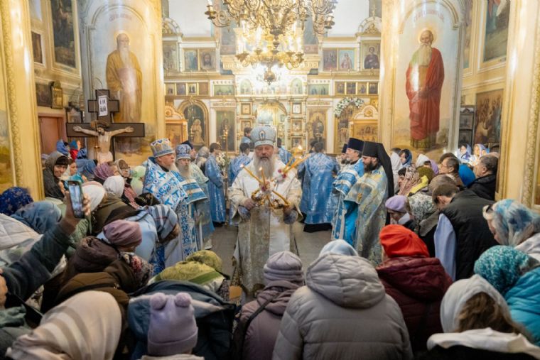 В праздник Покрова Богородицы митрополит Кирилл возглавил престольные торжества в Покровском храме Никольского собора Казани