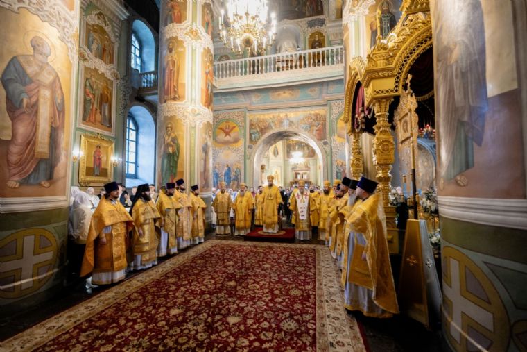 В Неделю 19-ю по Пятидесятнице Литургию в Благовещенском соборе Казанского кремля возглавил сонм архипастырей