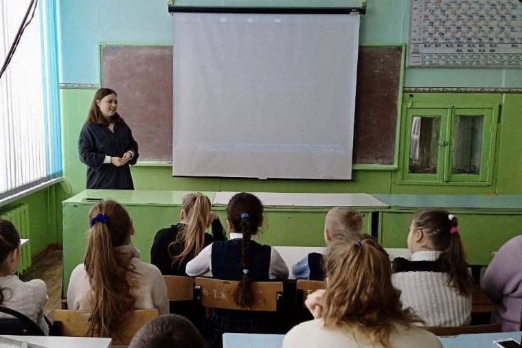 В сельских школах Елабужского района прошли творческие встречи в рамках просветительского проекта «Вглубь»
