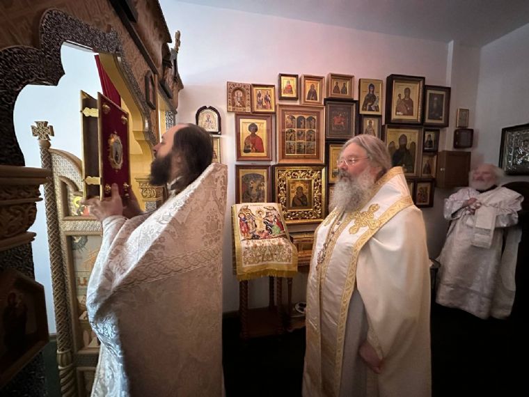 В день памяти священномученика Харалампия митрополит Кирилл совершил Литургию в крестовом храме архиерейской резиденции