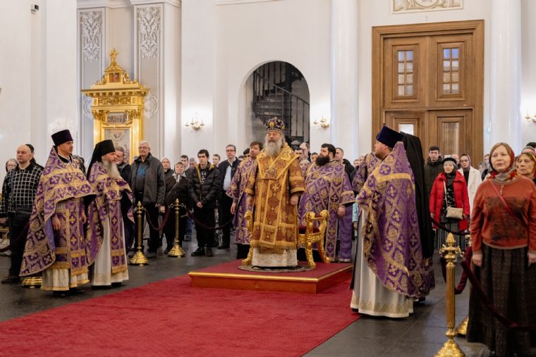 В Неделю Торжества Православия митрополит Кирилл совершил Литургию в Казанском кафедральном соборе