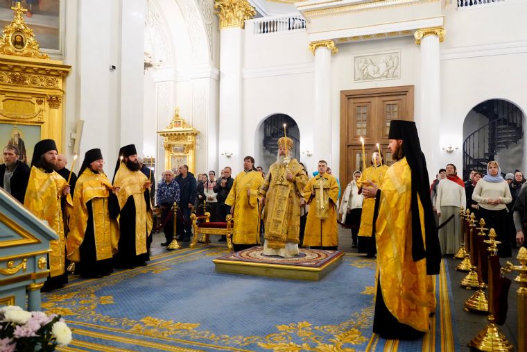 В канун Недели мясопустной митрополит Кирилл совершил всенощное бдение в Казанском кафедральном соборе