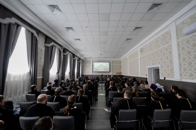 Представитель Синодального социального отдела провёл в Казани семинар, посвящённый оказанию помощи наркозависимым