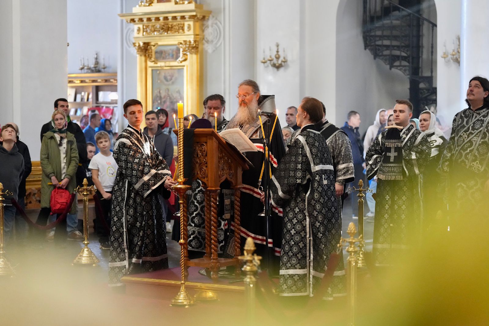 В канун Великого Вторника глава Татарстанской митрополии совершил вечернее богослужение в Казанском соборе