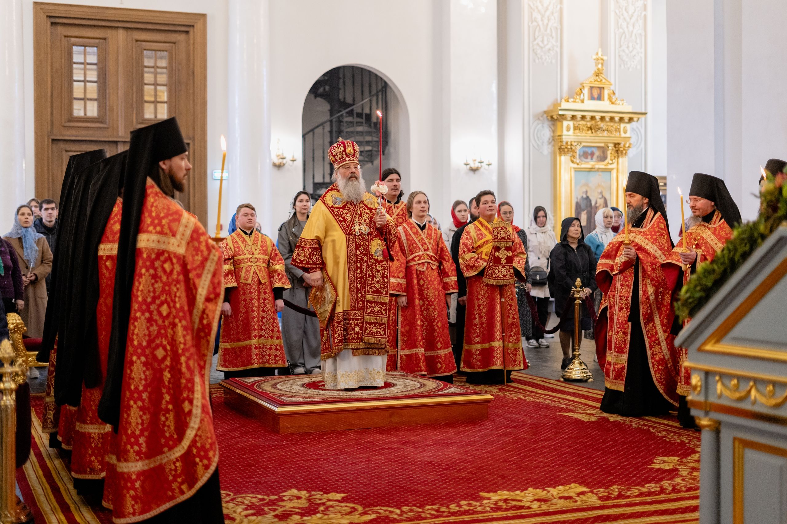 В канун Недели 3-й по Пасхе митрополит Кирилл совершил всенощное бдение в Казанском кафедральном соборе
