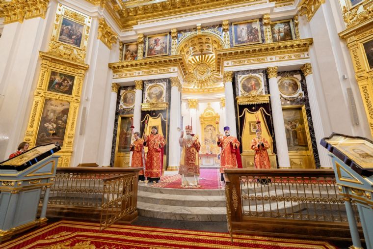 В канун Недели 4-й по Пасхе митрополит Кирилл совершил всенощное бдение в Казанском кафедральном соборе