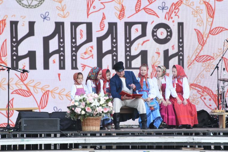 Митрополит Кирилл посетил праздник русского фольклора «Каравон» в селе Никольское