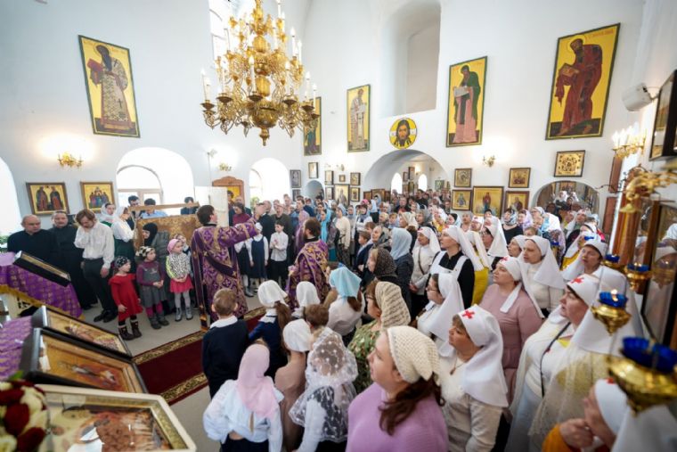 В Воскресенском Новоиерусалимском подворье Казани молитвенно почтут память умерших от СПИДа