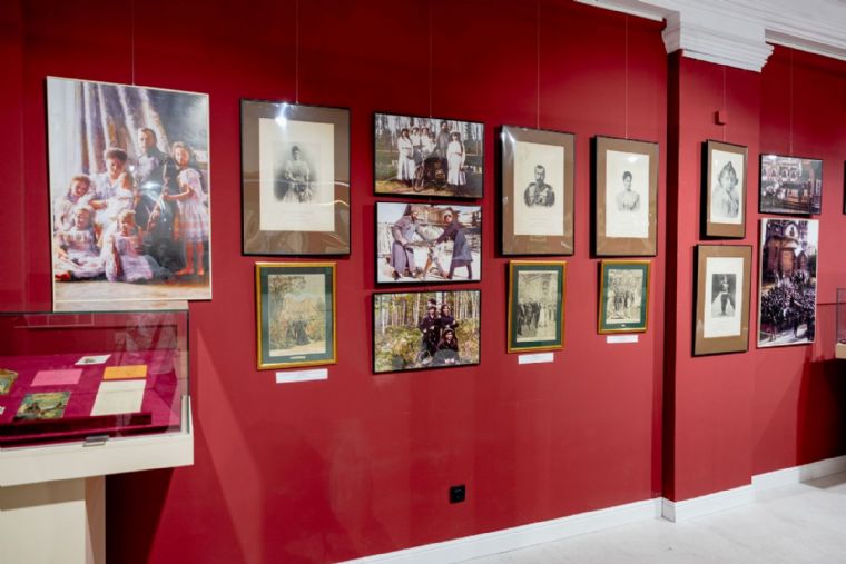 В Музее Казанской епархии продолжает работу выставка «Царственная святость: Российский император Николай II и его семья»