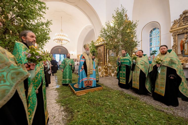 В канун Дня Святого Духа митрополит Кирилл совершил утреню в Раифском Богородицком монастыре