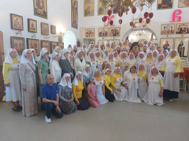 Сёстры милосердия Свято-Никольского сестричества молитвенно встретили 15-летие служения