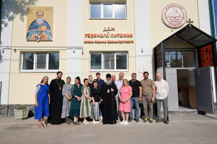 Митрополит Кирилл посетил Дом горячего питания праведного Иоанна Кронштадтского в Казани