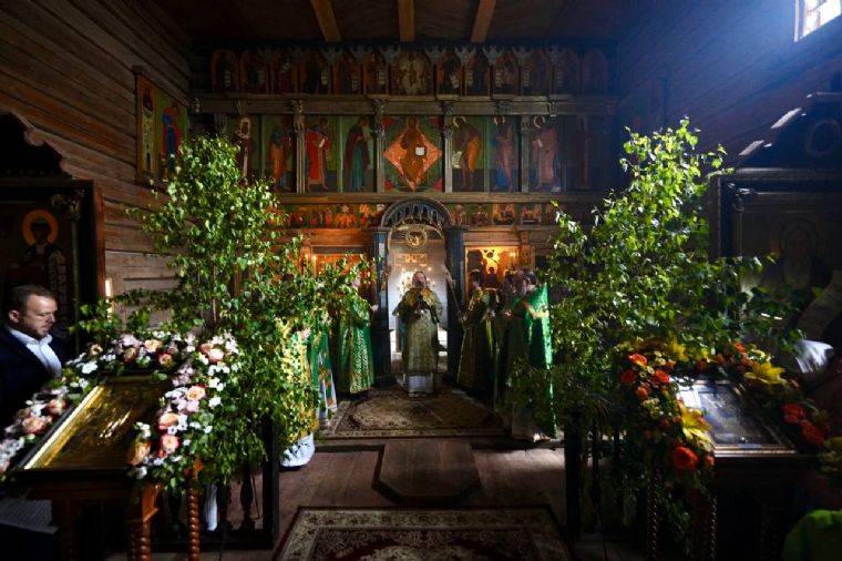 В День Святой Троицы митрополит Кирилл возглавил престольный праздник в древнейшей церкви Казанской епархии