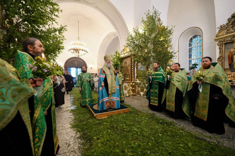 В канун Дня Святого Духа митрополит Кирилл совершил утреню в Раифском Богородицком монастыре