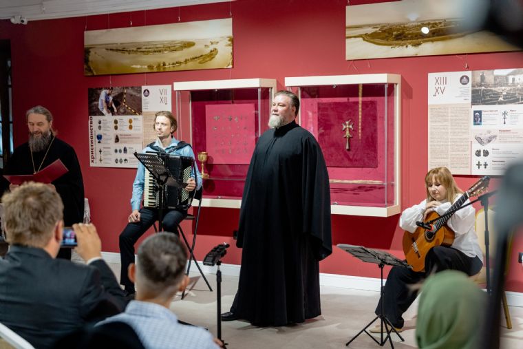 В преддверии праздника Казанской иконы Божией Матери в епархиальном музее состоялся концерт «Пред иконой святой…»