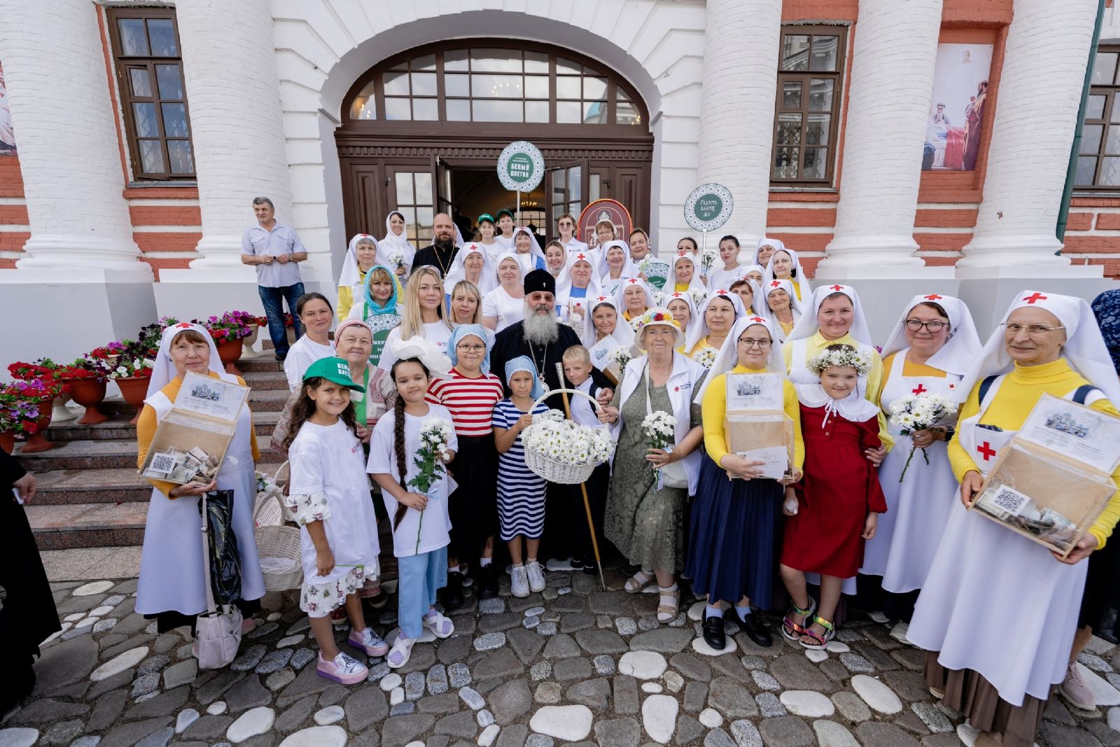 На благотворительном фестивале «Дни белого цветка» в Казани собраны средства на покупку канцелярских принадлежностей для учащихся из нуждающихся семей