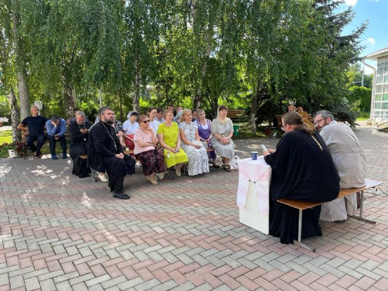 В Закамском благочинии прошли миссионерские встречи с прихожанами храмов и православной молодёжью