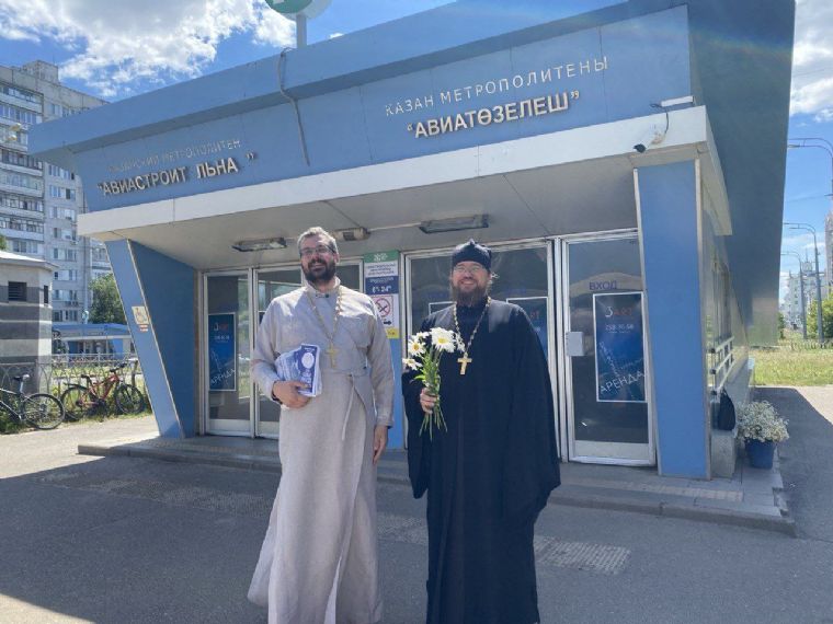 Священники Казанской епархии поздравили жителей Казани с Днём семьи, любви и верности