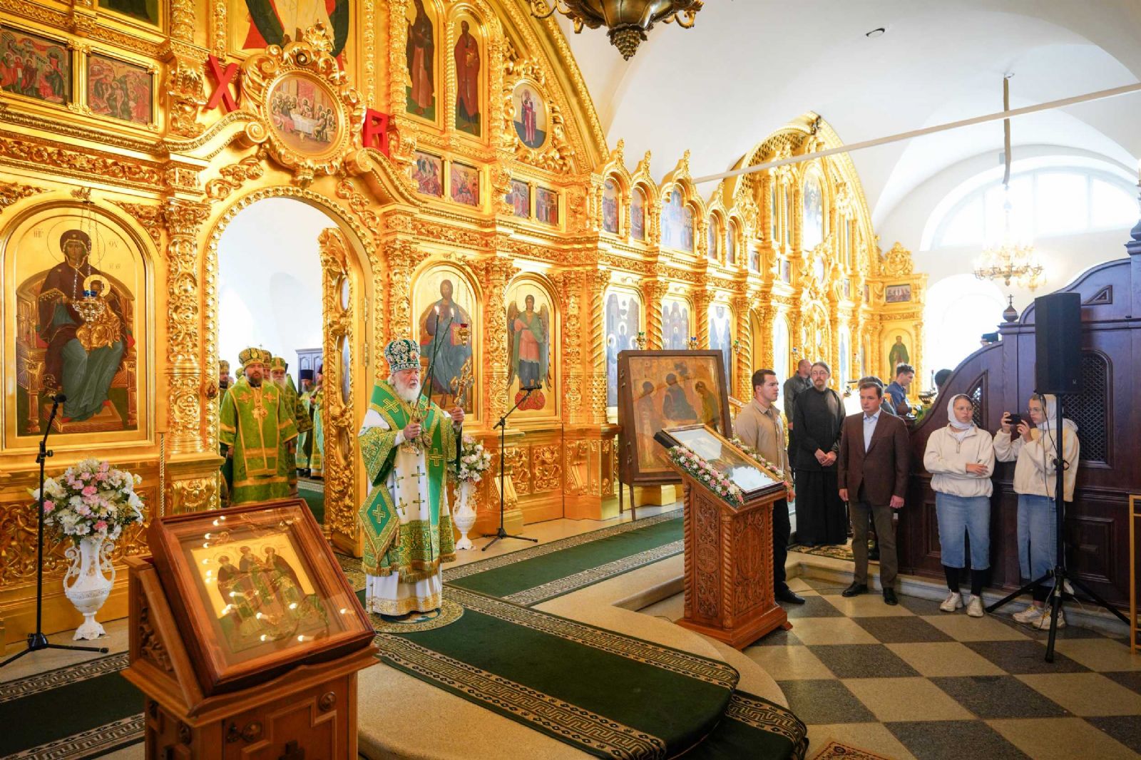 В день памяти преподобных Зосимы, Савватия и Германа Соловецких Святейший Патриарх Кирилл совершил Литургию в Соловецком монастыре