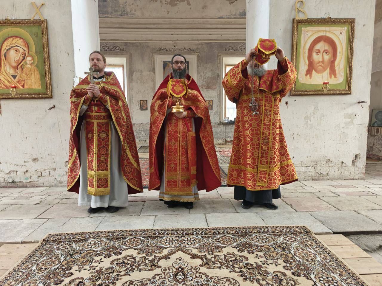 В возрождающемся храме Положения Ризы Господней в селе Тихий Плес почтили память священномученика Димитрия Шишокина