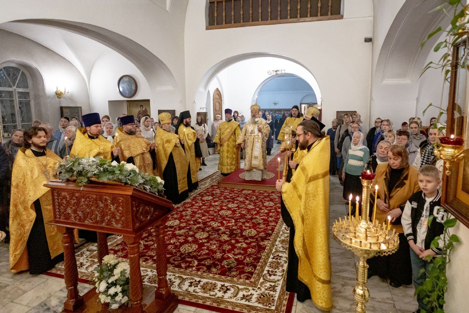 В канун Недели 19-й по Пятидесятнице митрополит Кирилл совершил всенощное бдение в Варваринском храме Казани