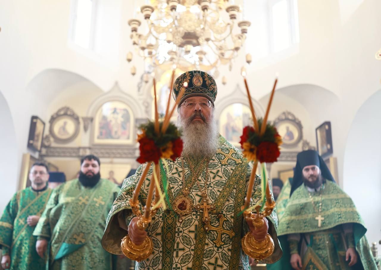 Глава Татарстанской митрополии и главный редактор Издательства Московской Патриархии совершили Литургию в Кизическом монастыре