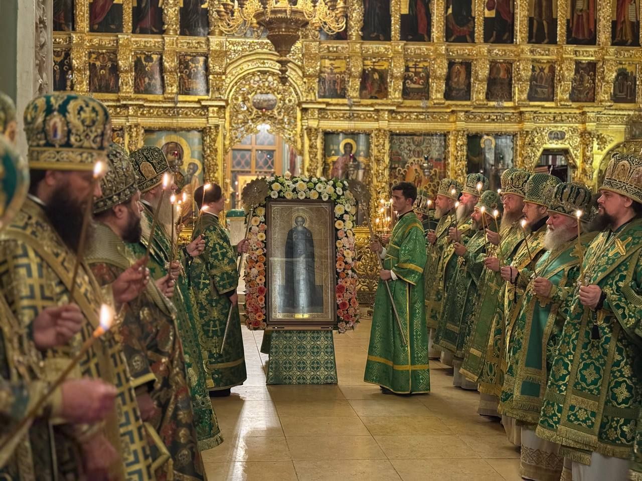 В канун дня памяти преподобного Сергия Радонежского митрополит Кирилл принял участие во всенощном бдении в Троице-Сергиевой лавре