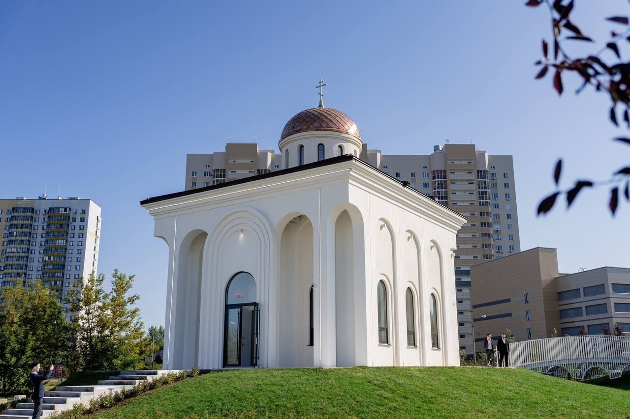 В храме иконы Божией Матери «Целительница» на территории ДРКБ совершаются молебны об исцелении тяжелобольных детей