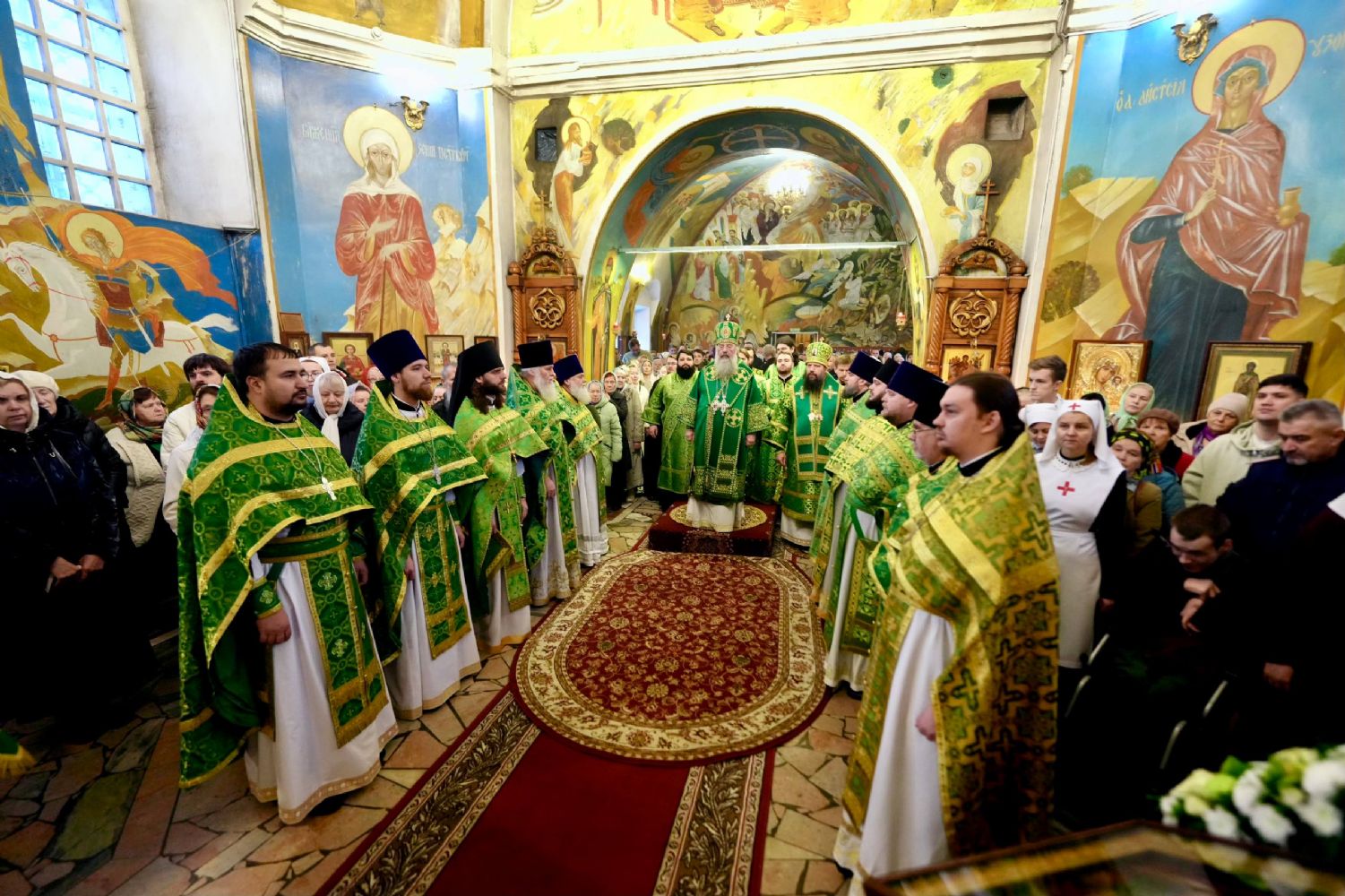 Митрополит Кирилл и епископ Гавриил возглавили престольные торжества в Космодамиановском храме Набережных Челнов