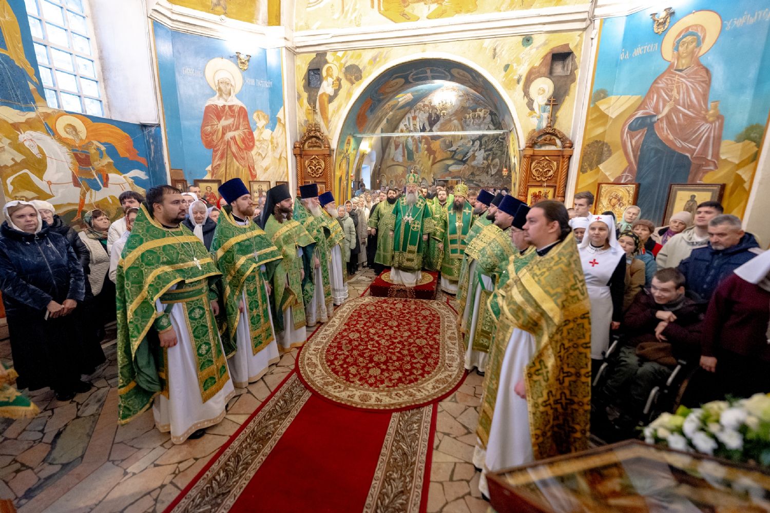 Митрополит Кирилл и епископ Гавриил возглавили престольные торжества в Космодамиановском храме Набережных Челнов