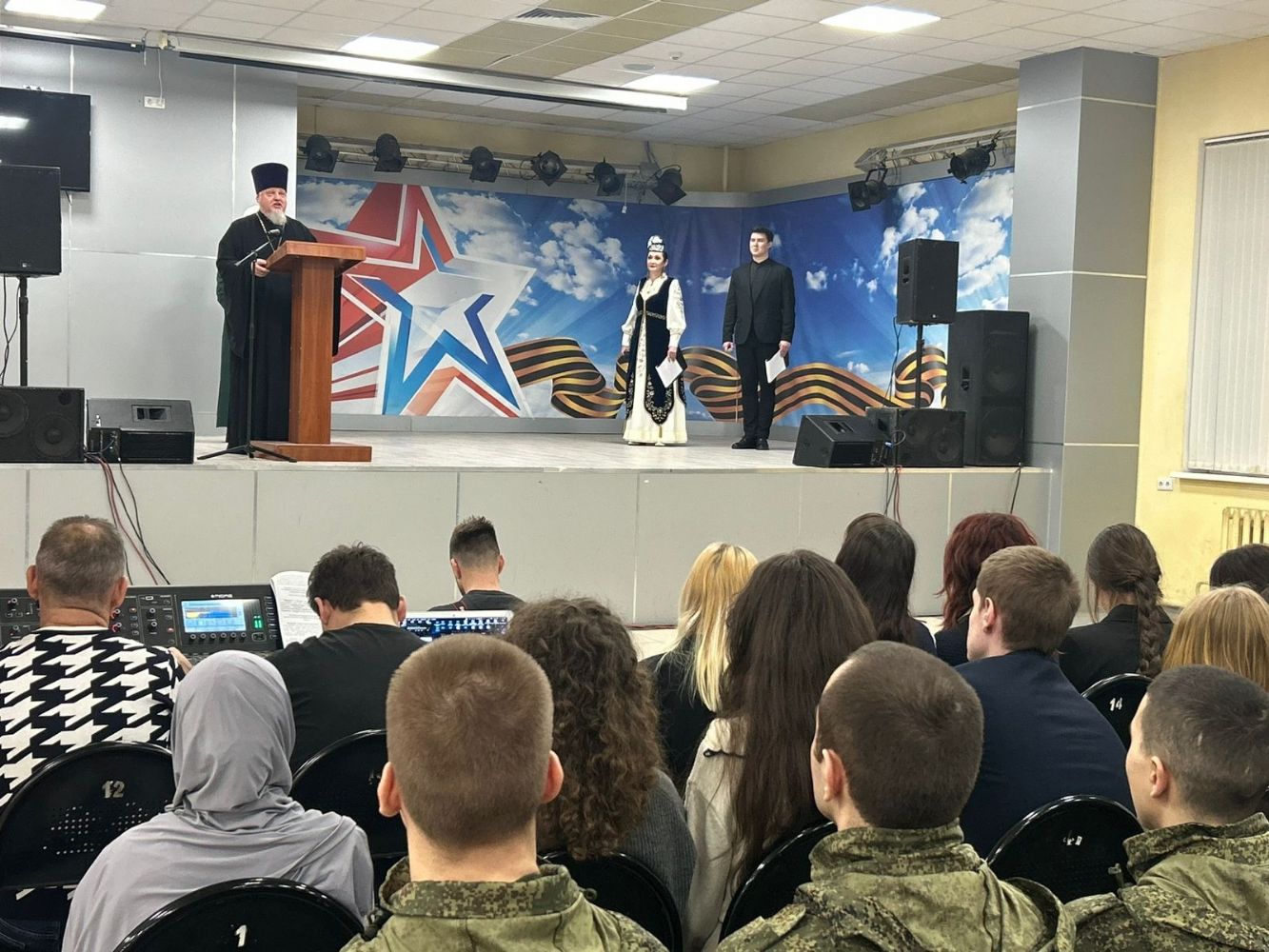 Священнослужитель Казанской епархии напутствовал татарстанских призывников, готовящихся к отправке на военную службу