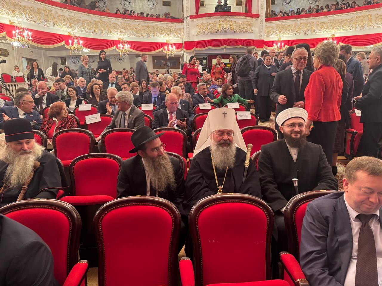 Митрополит Кирилл посетил гала-концерт Республиканского этнокультурного фестиваля «Наш дом – Татарстан»