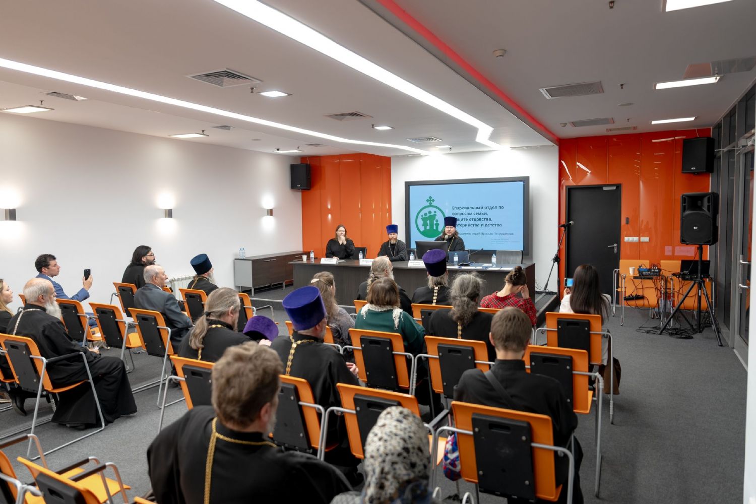 Отдел по вопросам семьи провел секцию, посвященную духовно-нравственному воспитанию детей в условиях цифровой среды