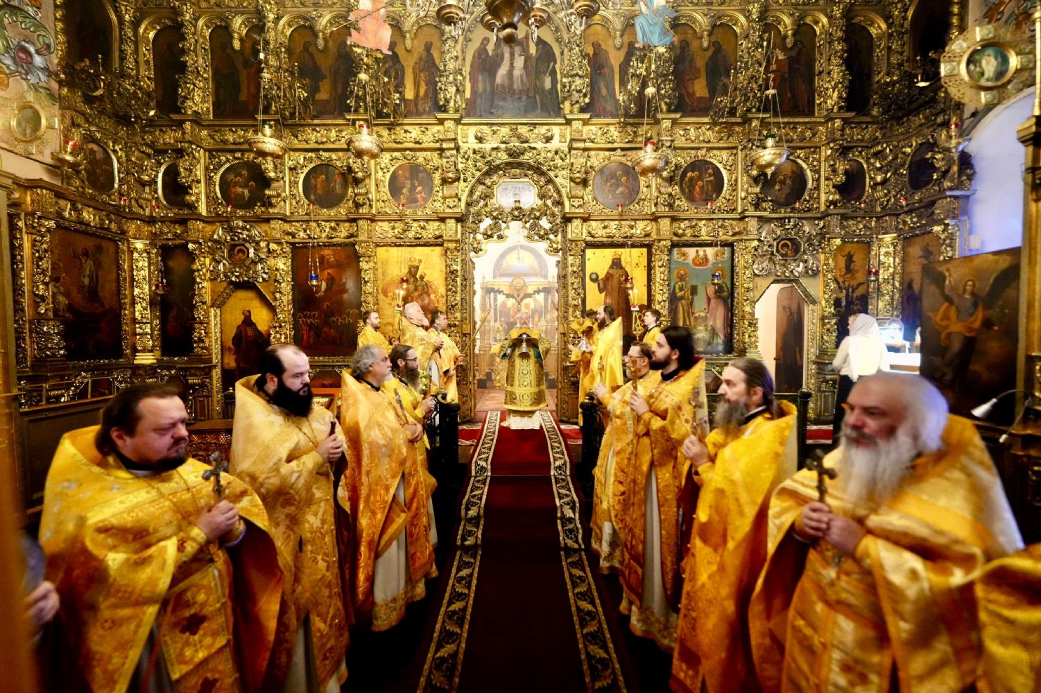 Митрополит Кирилл совершил Литургию в Петропавловском соборе Казани