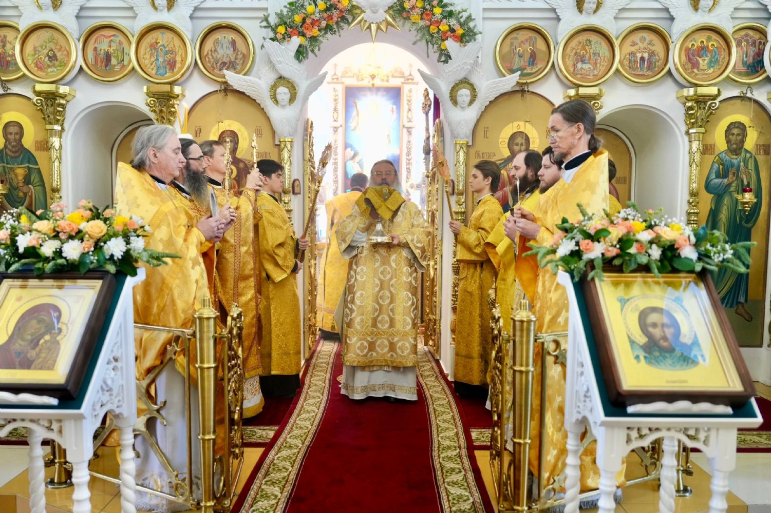 В день памяти апостола Андрея Первозванного митрополит Кирилл совершил Литургию в Андреевском храме города Зеленодольска