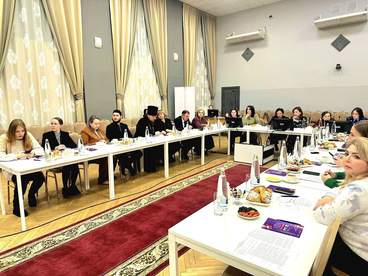 Священнослужитель принял участие в круглом столе, посвящённом вопросам образования