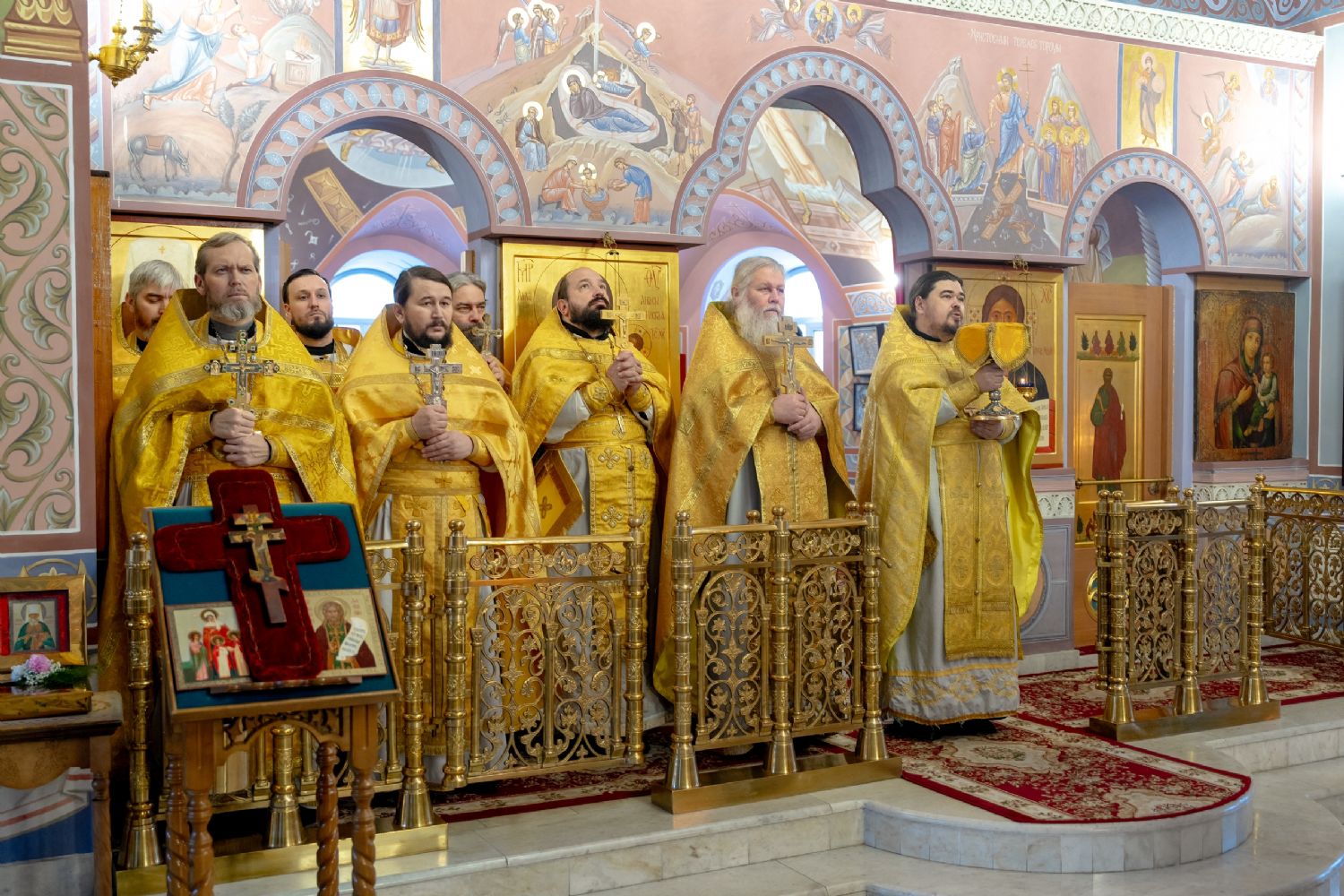 В Тихвинском приходе Казани прошли молитвенные торжества по случаю 30-летия возрождения Литургической жизни