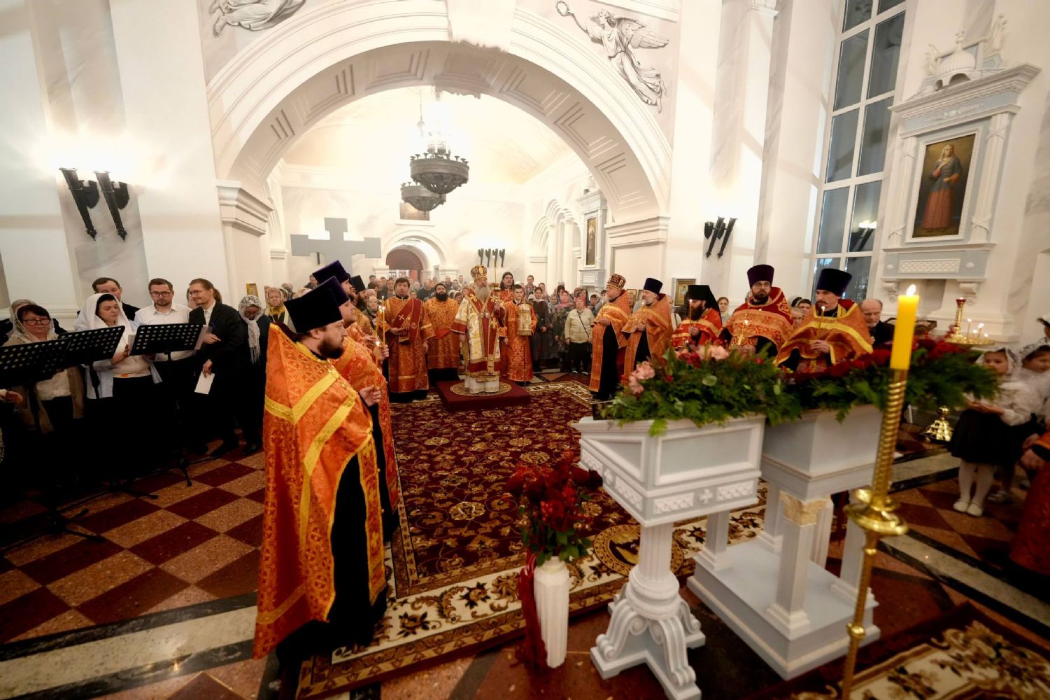 В канун дня памяти благоверного князя Александра Невского митрополит Кирилл совершил всенощное бдение в Александро-Невском храме Казани