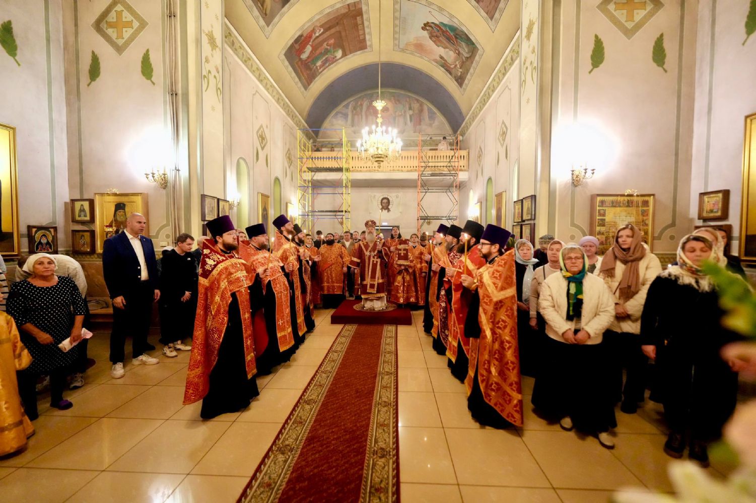 В канун Недели 26-й по Пятидесятнице митрополит Кирилл совершил всенощное бдение в храме священномученика Кирилла Казанского