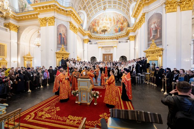 Митрополит Кирилл совершил молебен в Казанском соборе перед открытием IV Всероссийского хорового фестиваля для регентских отделений духовных учебных заведений