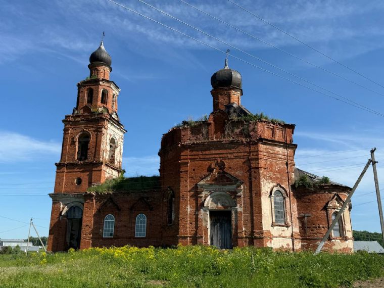 Представители УФСИН и осужденные приняли участие в престольном празднике старинного Вознесенского храма в селе Дигитли